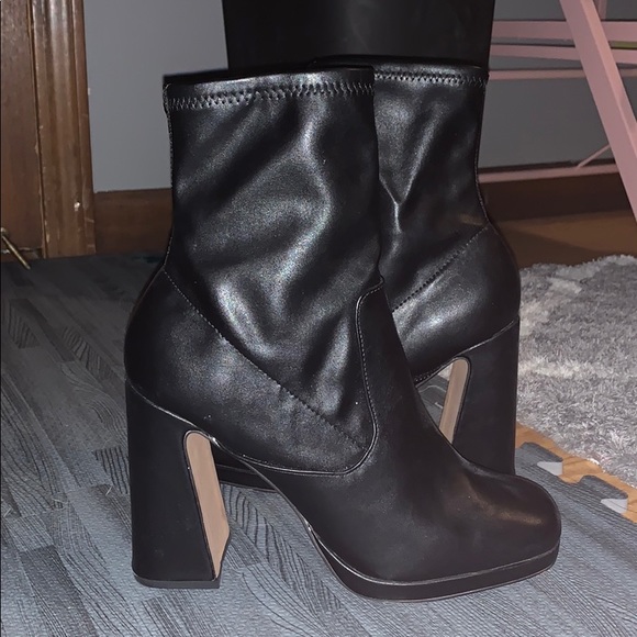 Black block heel booties - Picture 2 of 10